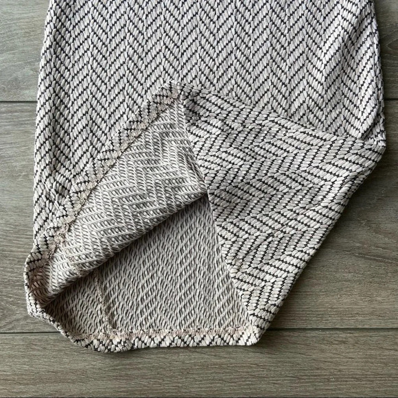 Topshop  Textured Geo Bodycon Dress - Picture 12 of 16